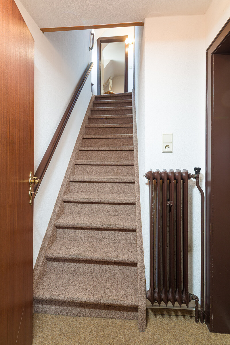 Treppe zum Obergeschoss