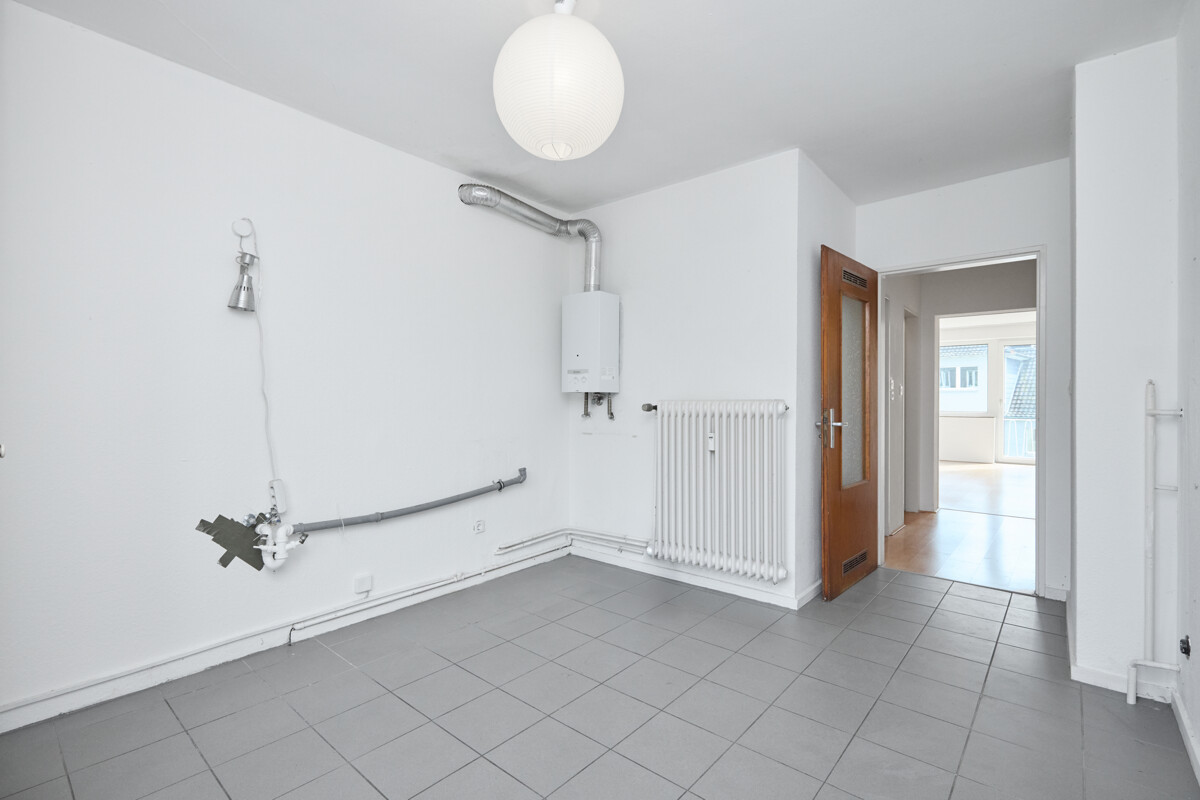 Küche mit Blick in den Flur