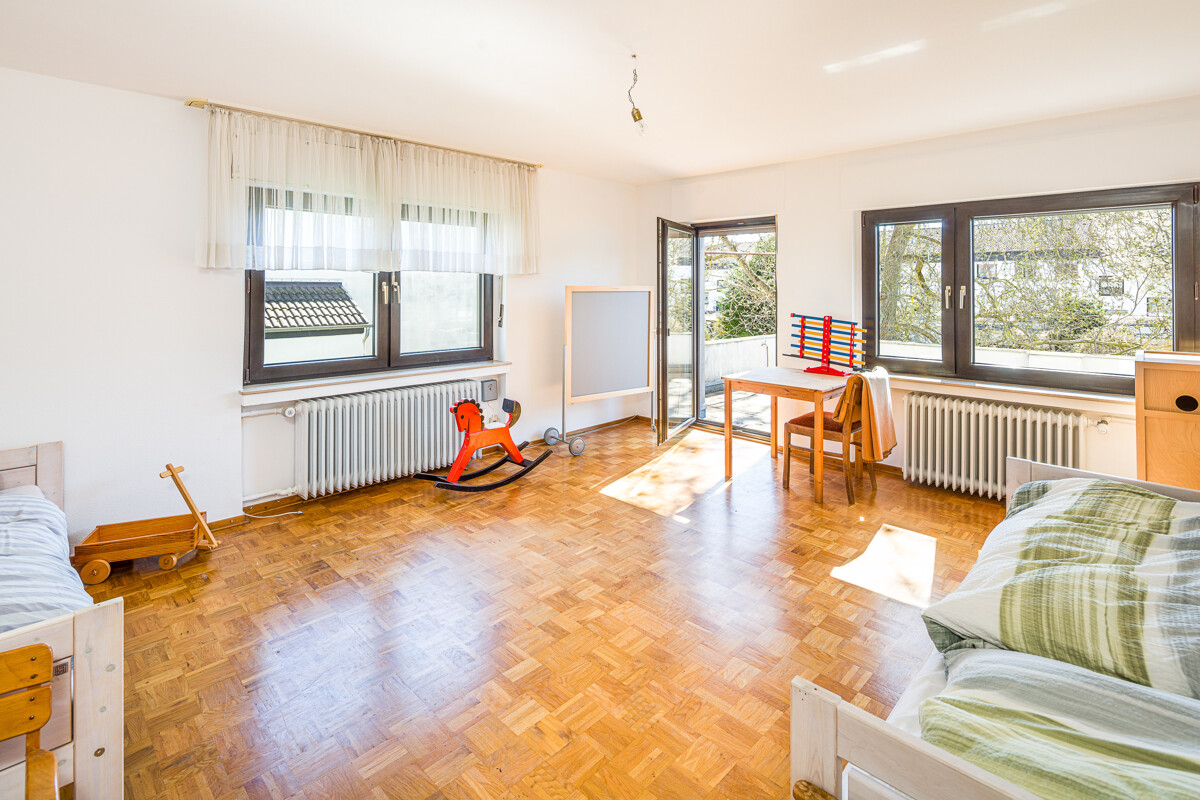 Zimmer 1 im OG mit Zugang zum Balkon