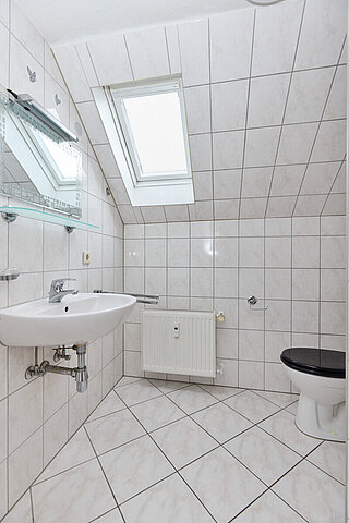 Badezimmer im DG