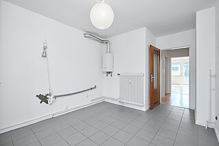 Küche mit Blick in den Flur