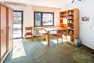 Zimmer 2 mit Zugang zum Balkon