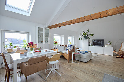 Immobilien-Wohn und Essbereich (2)