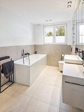 Badezimmer mit Wanne