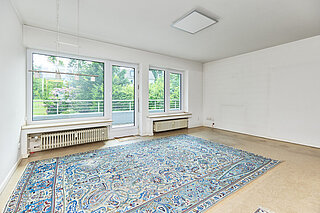 Schlafzimmer mit Zugang zum Balkon