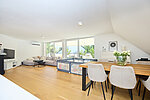 Wohn:Esszimmer mit Blick auf Terrasse