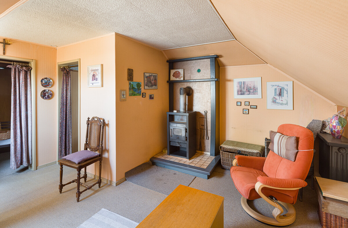 Zimmer DG mit Ofen