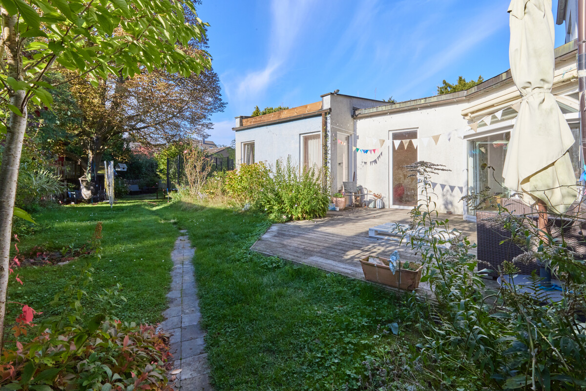 Terrasse mit Garten